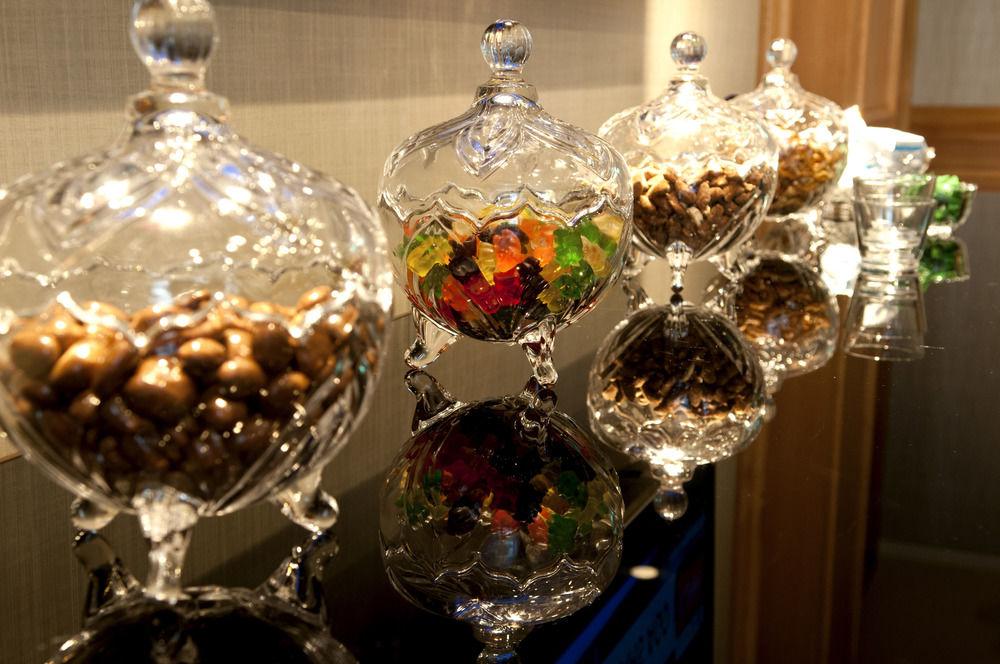 เดอะ เชอร์วูด ไทเป Hotel ภายนอก รูปภาพ A candy buffet