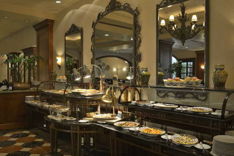 เดอะ เชอร์วูด ไทเป Hotel ภายนอก รูปภาพ A buffet at a hotel
